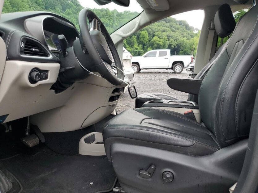2022 Chrysler Pacifica Image 5