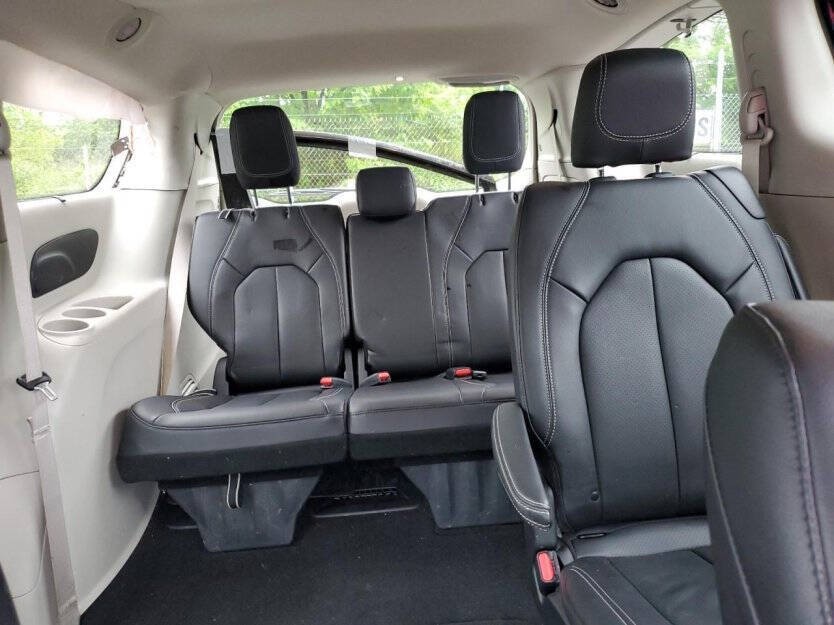 2022 Chrysler Pacifica Image 6