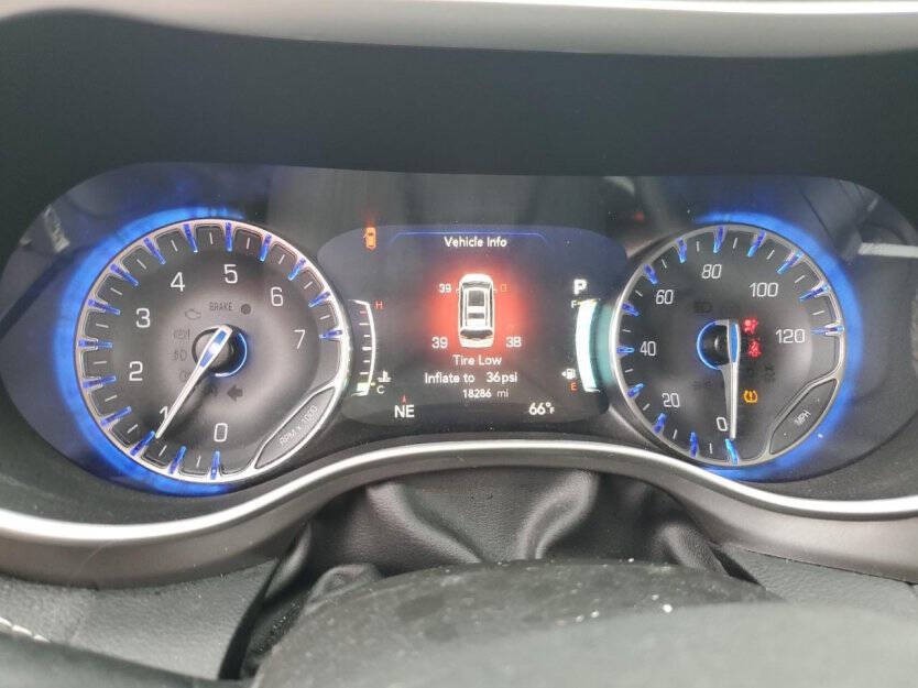 2022 Chrysler Pacifica Image 8