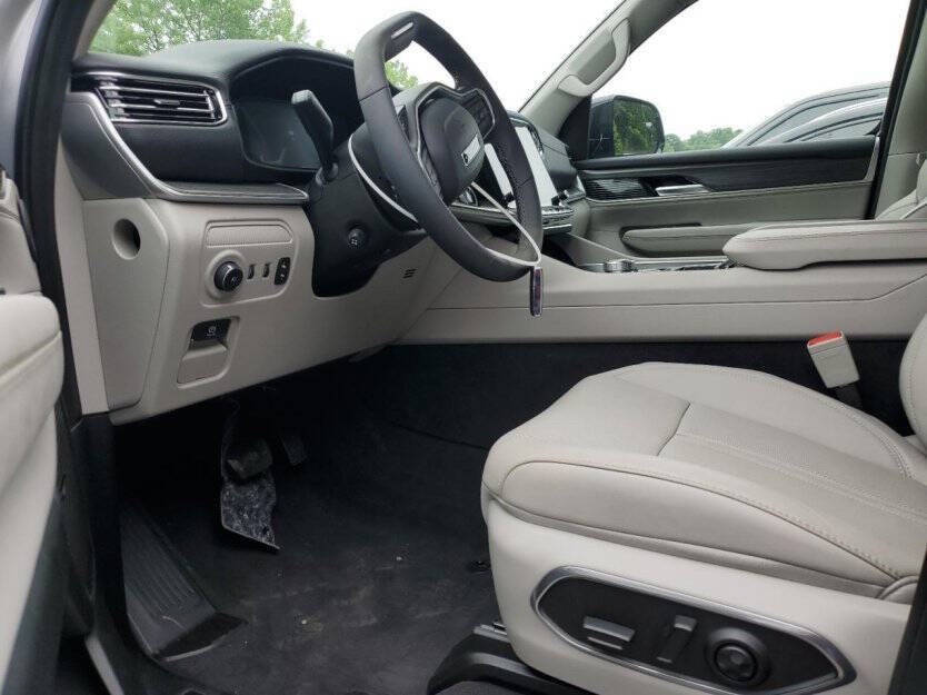 2024 Jeep Wagoneer Image 5