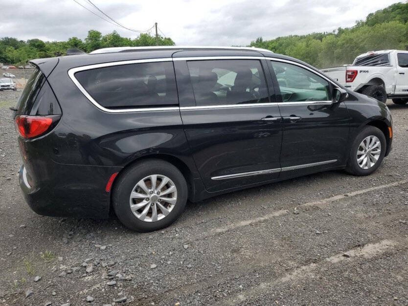 2018 Chrysler Pacifica Image 4