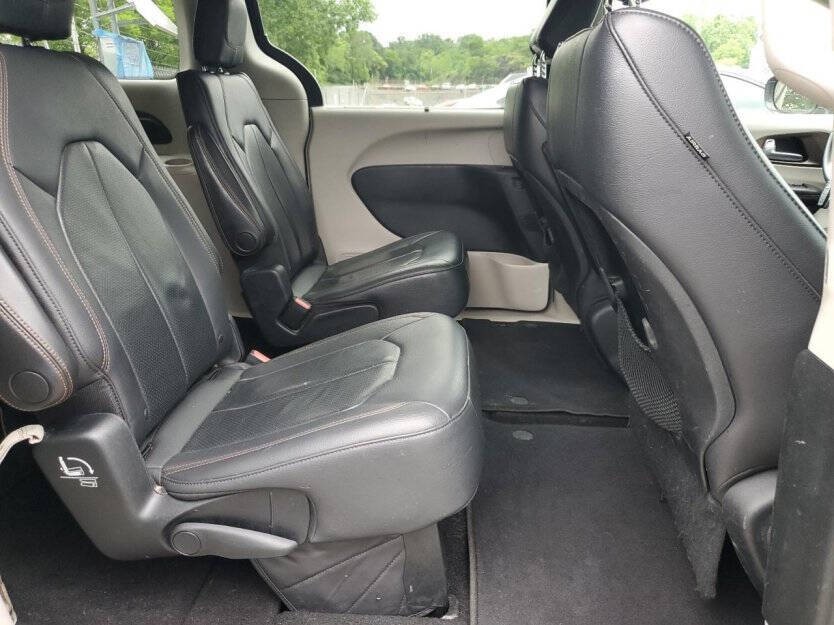 2018 Chrysler Pacifica Image 9