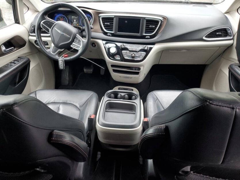 2018 Chrysler Pacifica Image 7