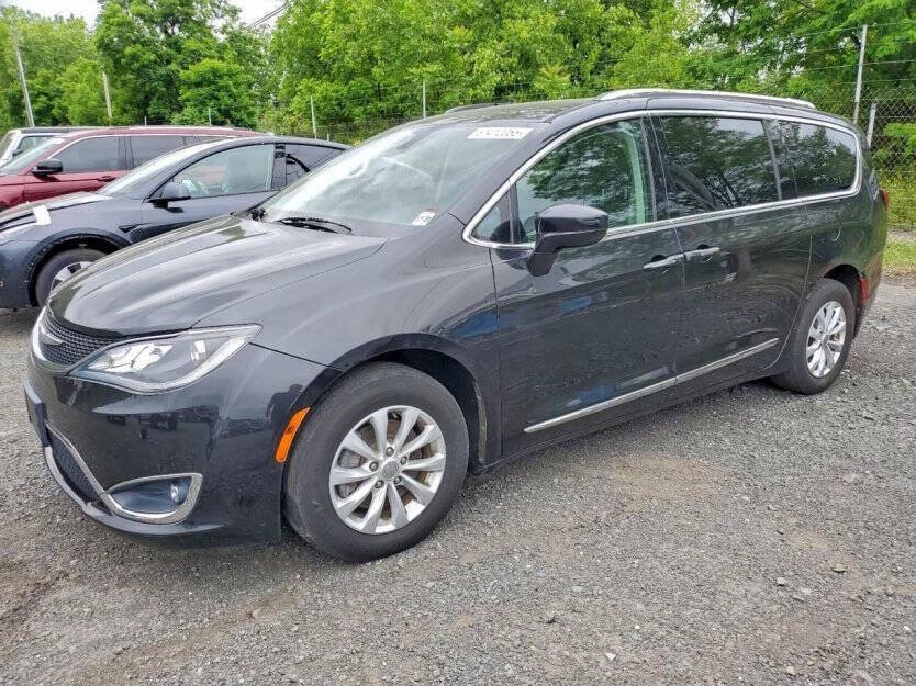 2018 Chrysler Pacifica Image 2