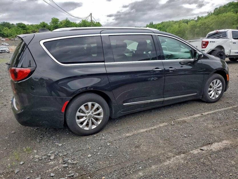 2018 Chrysler Pacifica Image 4