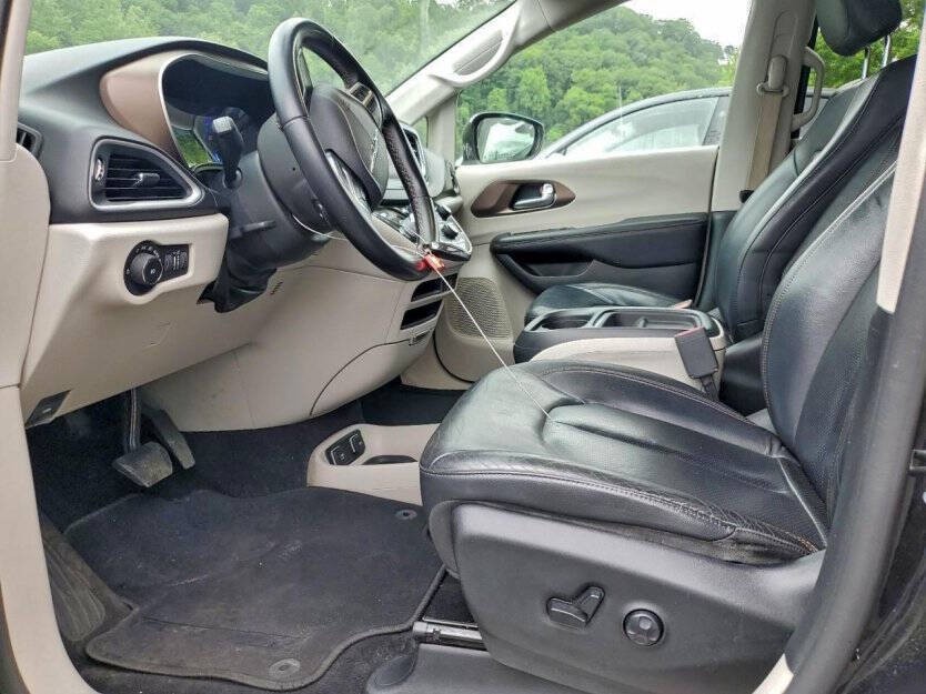 2018 Chrysler Pacifica Image 5