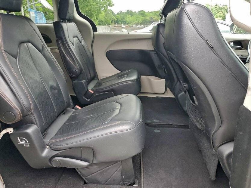 2018 Chrysler Pacifica Image 9