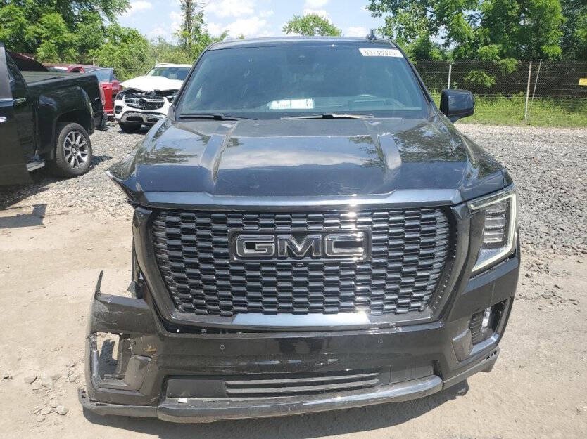 2023 GMC Yukon Image 2