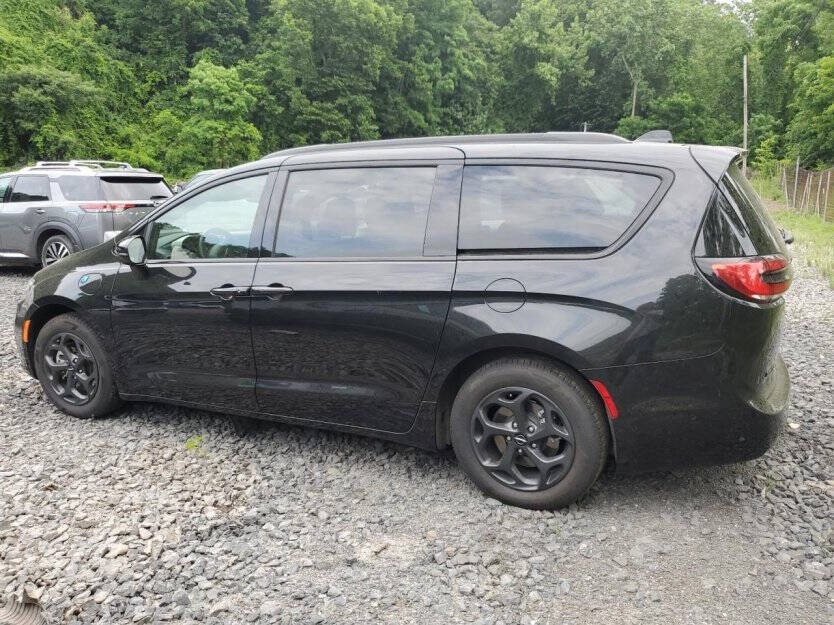 2024 Chrysler Pacifica Image 3