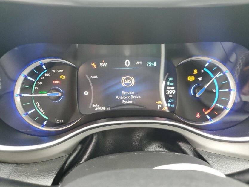 2024 Chrysler Pacifica Image 8
