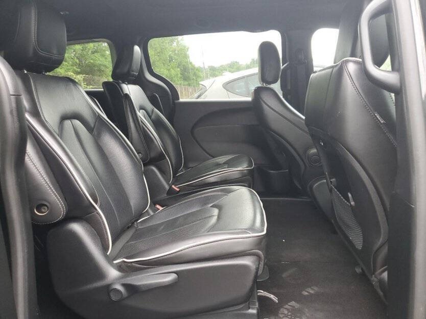 2024 Chrysler Pacifica Image 9