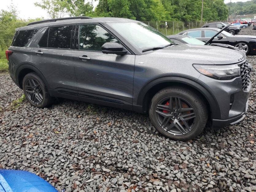 2025 Ford Explorer Image 1