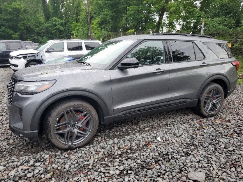 2025 Ford Explorer Image 2