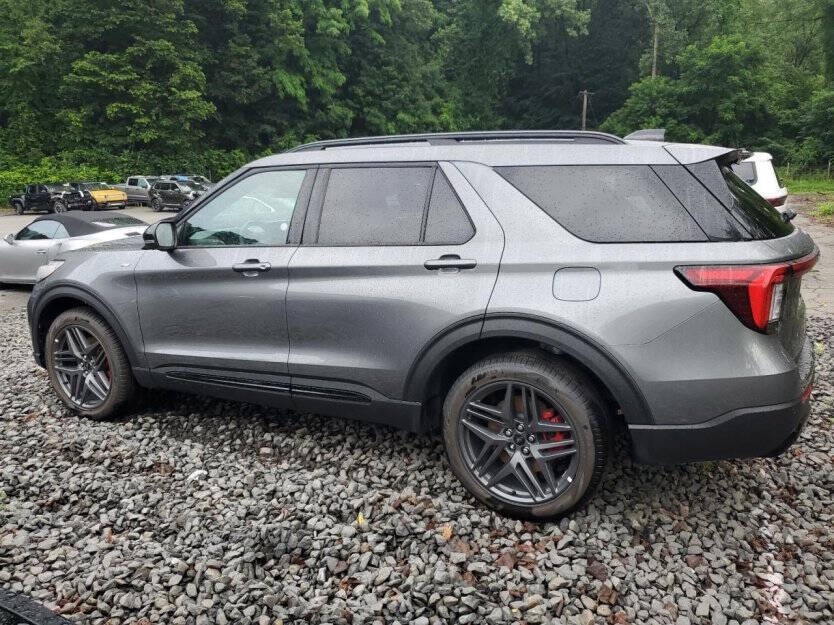 2025 Ford Explorer Image 3