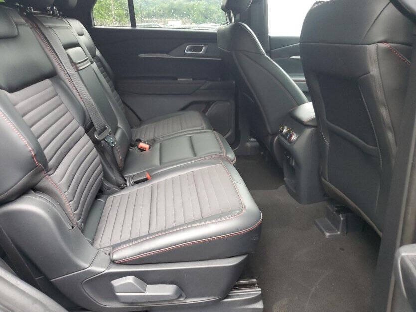2025 Ford Explorer Image 9