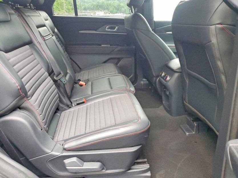 2025 Ford Explorer Image 9