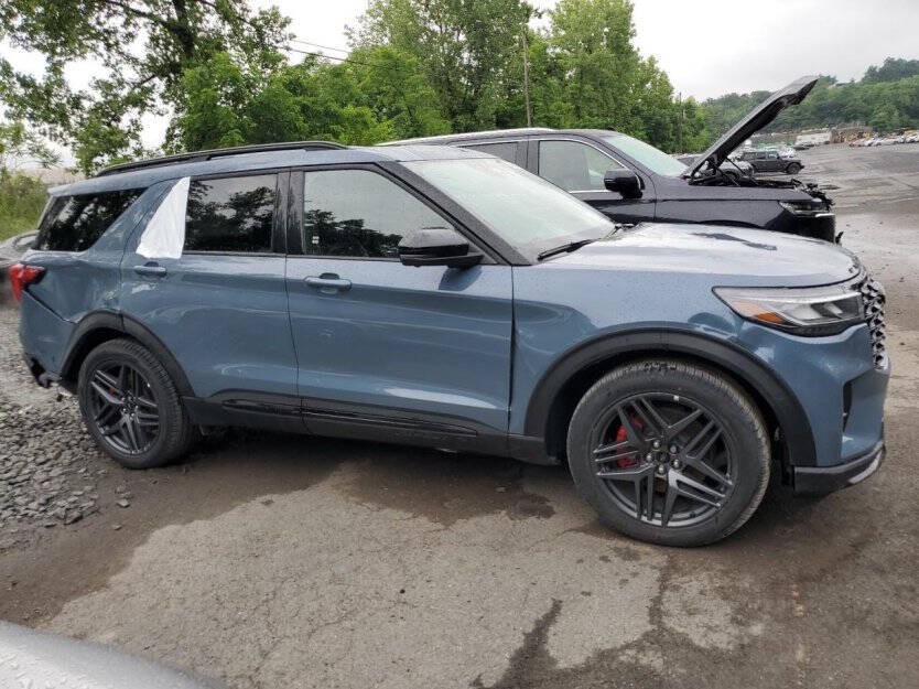 2025 Ford Explorer Image 1