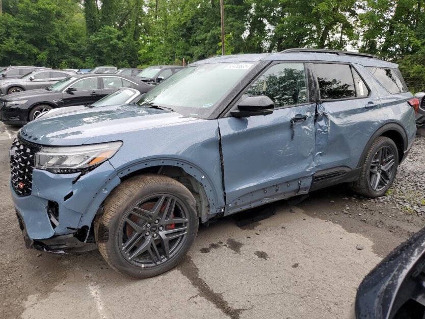 2025 Ford Explorer Image 2
