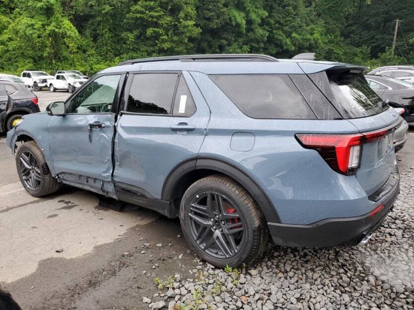 2025 Ford Explorer Image 3