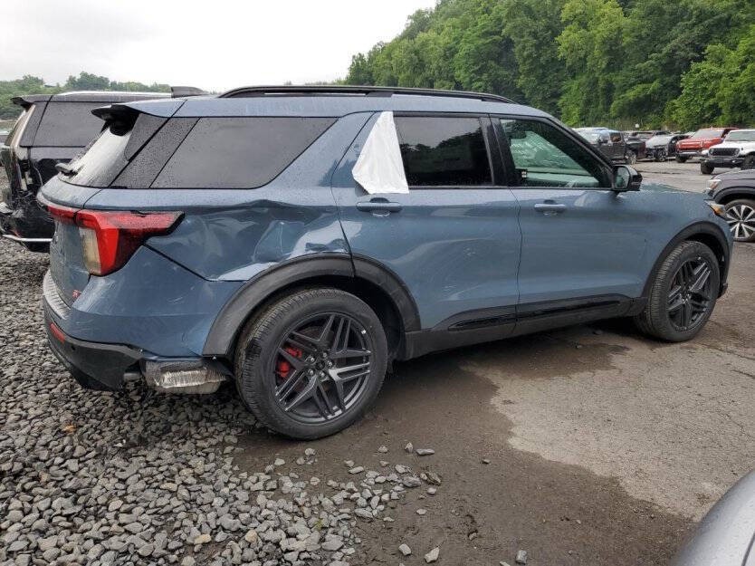 2025 Ford Explorer Image 4