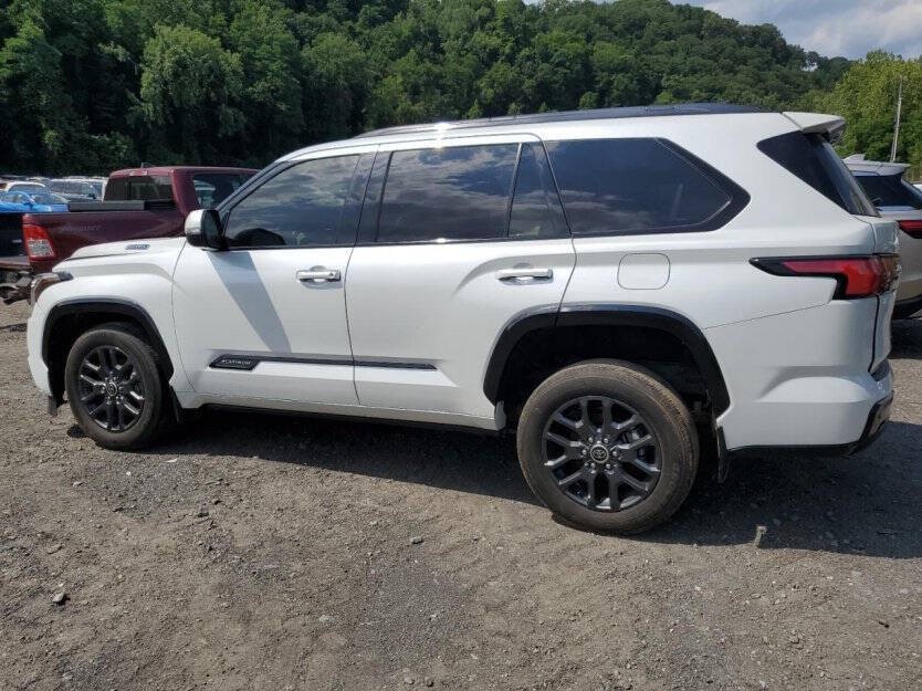 2023 Toyota Sequoia Image 4