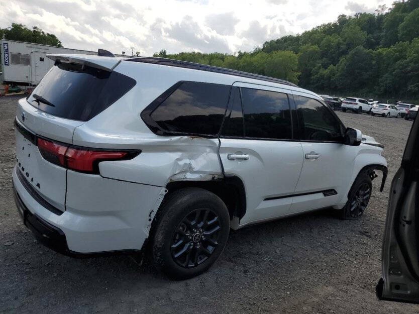 2023 Toyota Sequoia Image 5