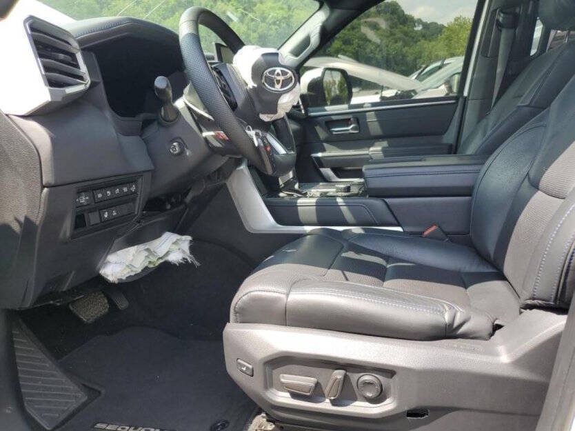 2023 Toyota Sequoia Image 6