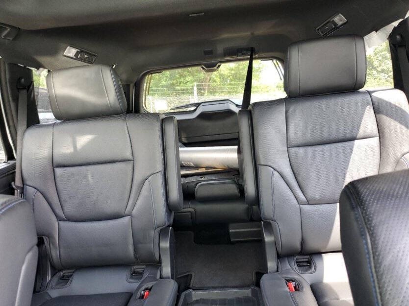 2023 Toyota Sequoia Image 7