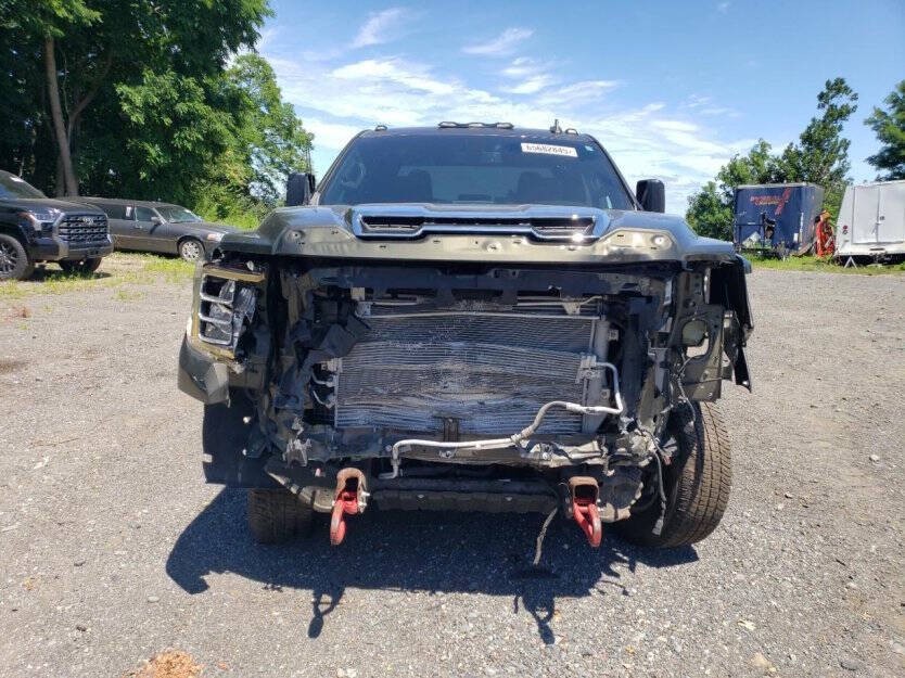 2023 GMC Sierra 3500 Image 2