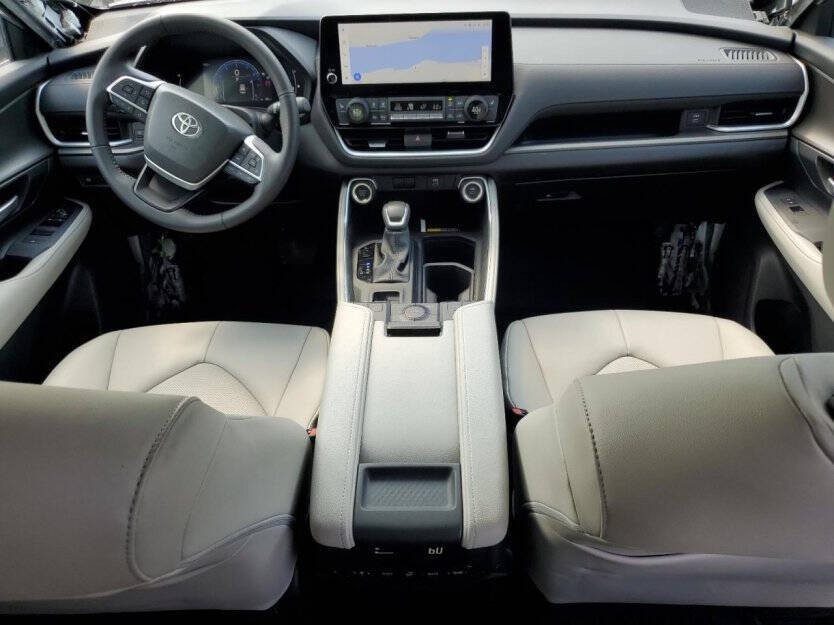 2025 Toyota Highlander Image 7