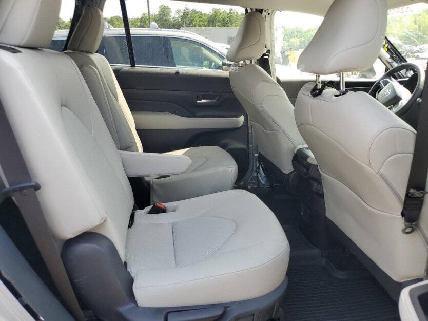 2025 Toyota Highlander Image 9