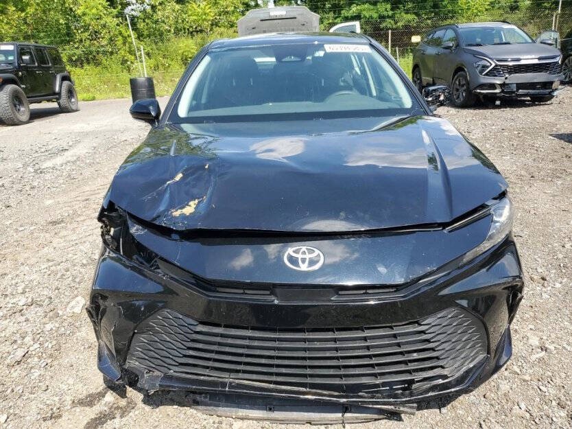 2025 Toyota Camry Image 2