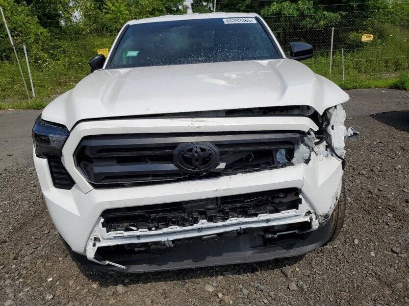 2025 Toyota Tacoma Image 2