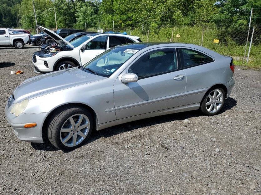 2004 Mercedes-Benz C-Class Image 2