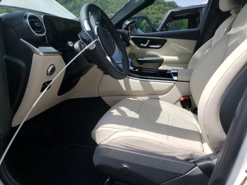 2025 Mercedes-Benz GLC-Class Image 5