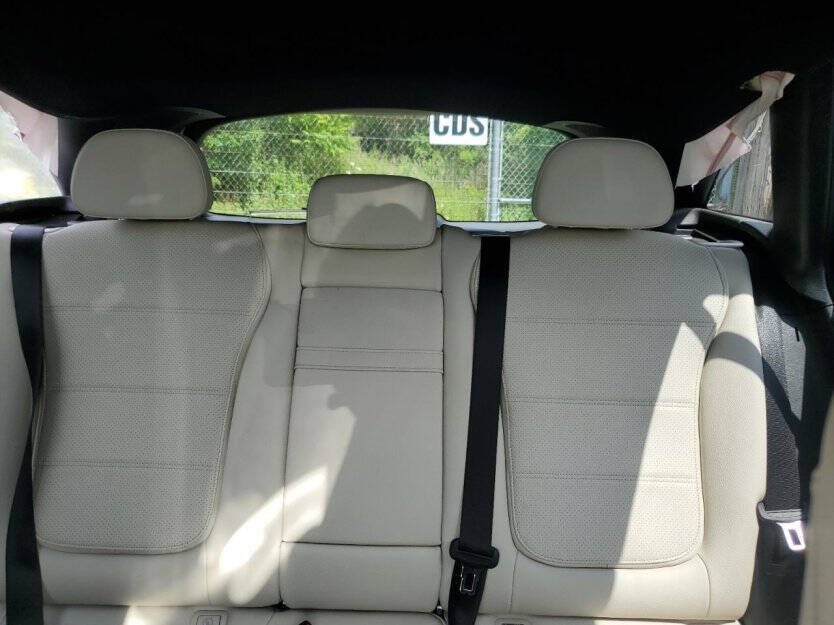 2025 Mercedes-Benz GLC-Class Image 6