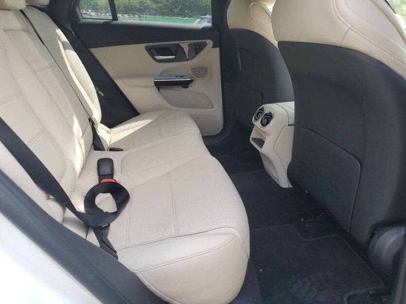 2025 Mercedes-Benz GLC-Class Image 9