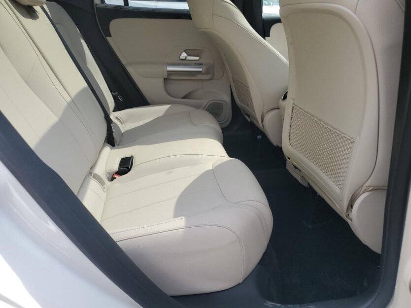 2023 Mercedes-Benz GLA-Class Image 9