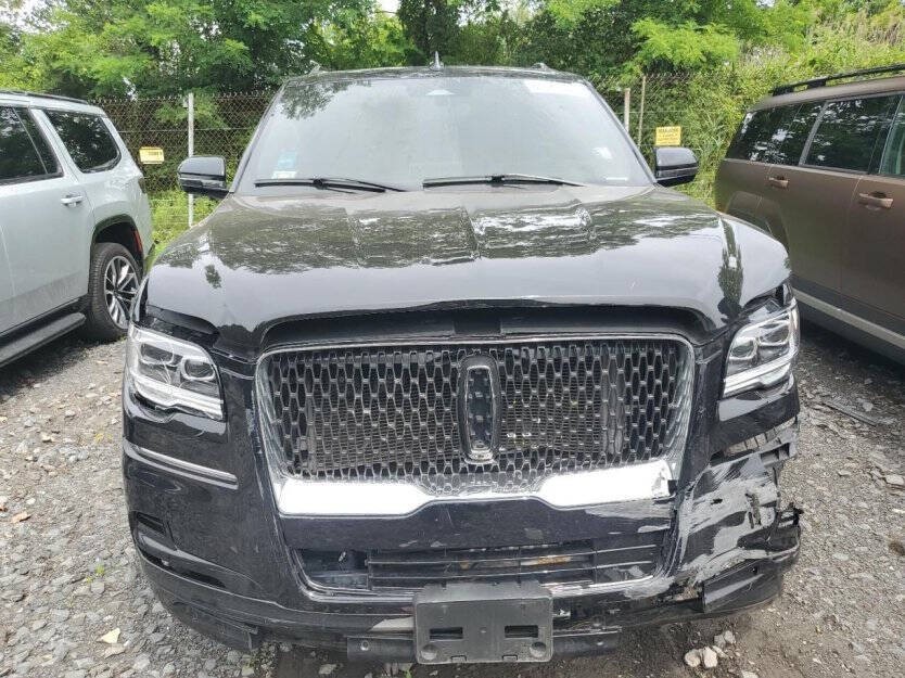 2023 Lincoln Navigator Image 2