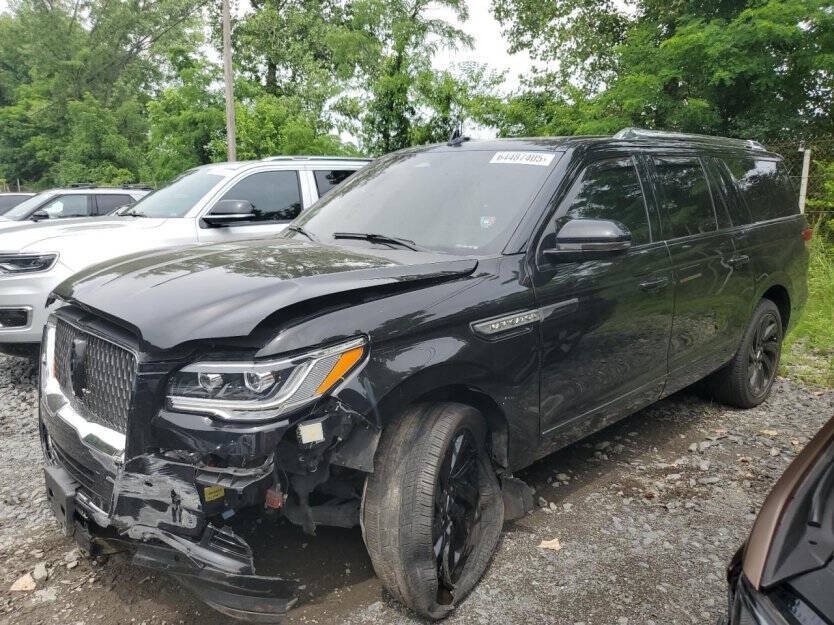 2023 Lincoln Navigator Image 3