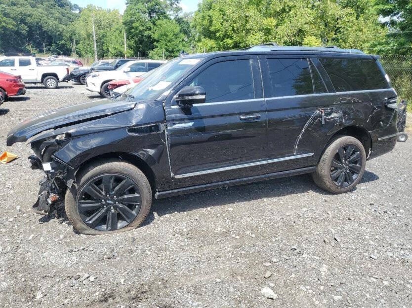 2024 Lincoln Navigator Image 2
