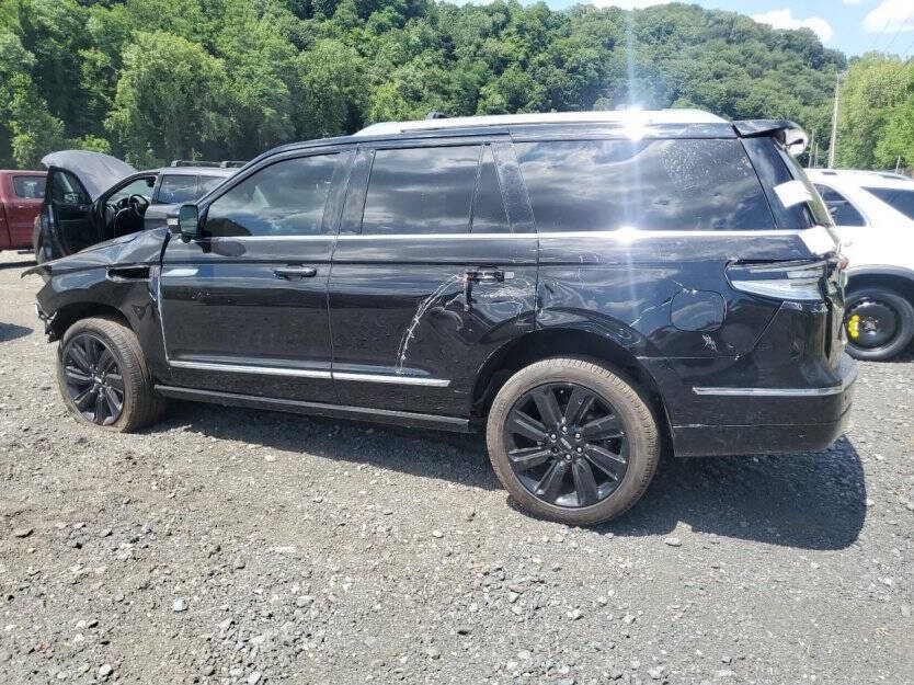 2024 Lincoln Navigator Image 3