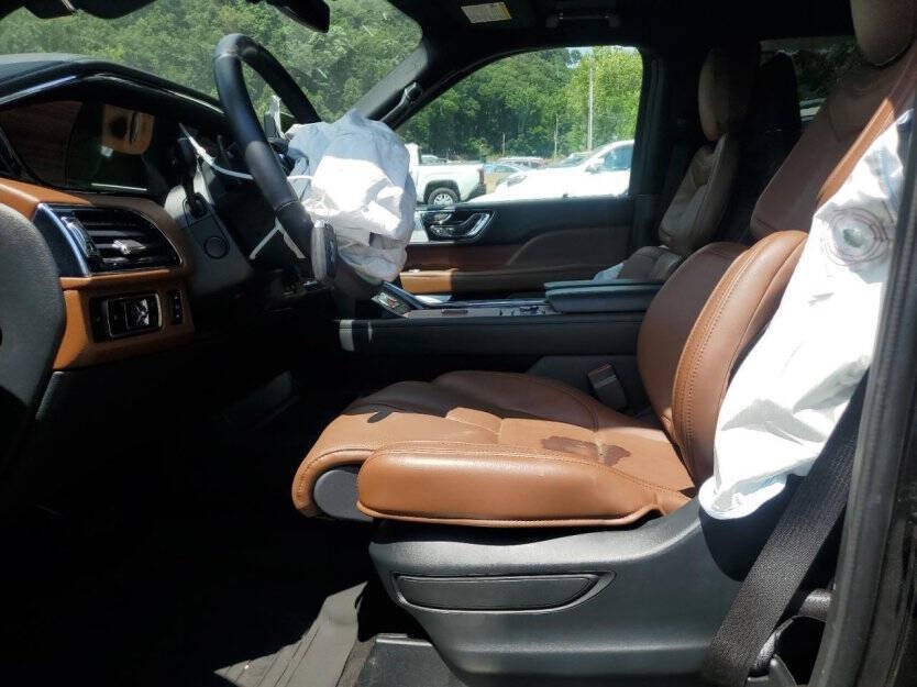 2024 Lincoln Navigator Image 5