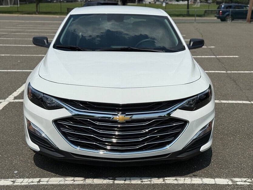 2024 Chevrolet Malibu Image 2