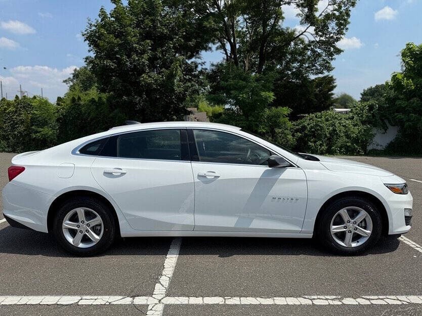 2024 Chevrolet Malibu Image 4