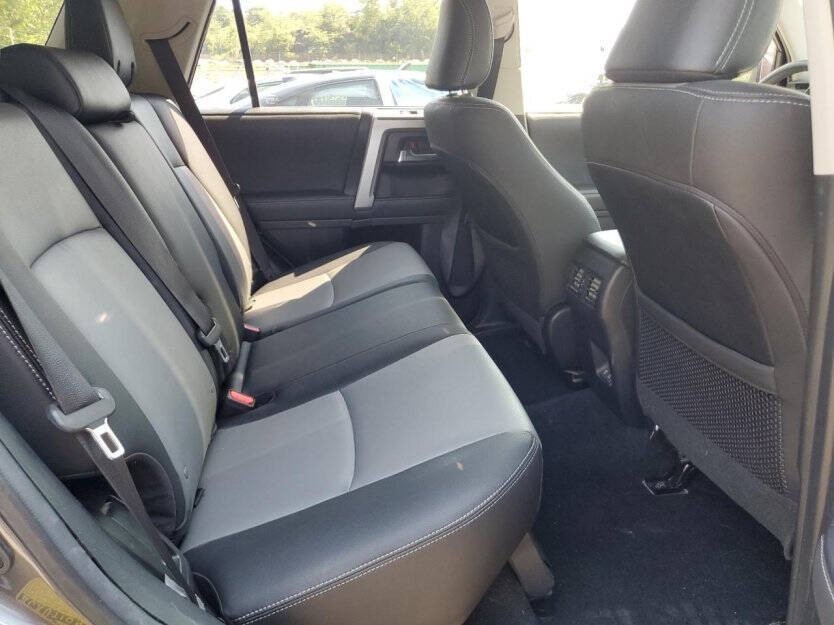 2020 Toyota 4Runner Image 9