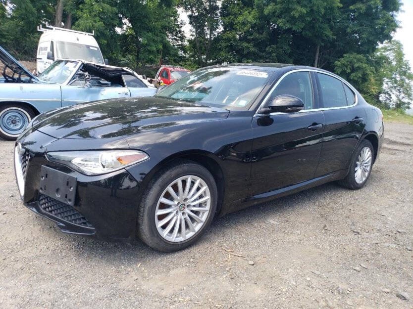2021 Alfa Romeo Giulia Image 2