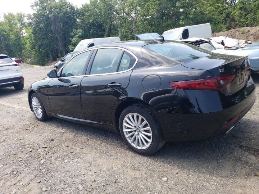 2021 Alfa Romeo Giulia Image 3