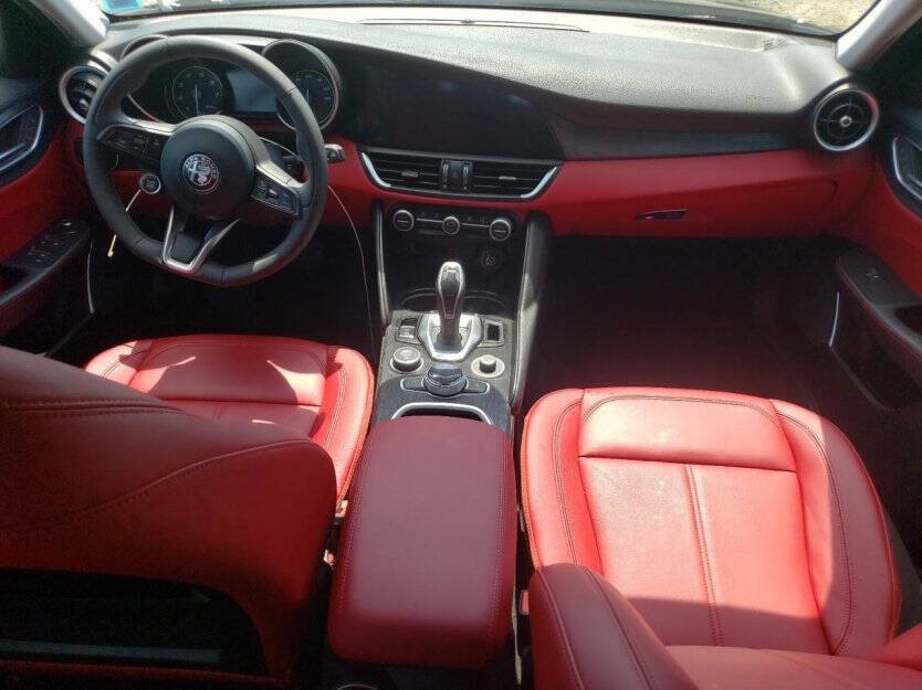 2021 Alfa Romeo Giulia Image 7
