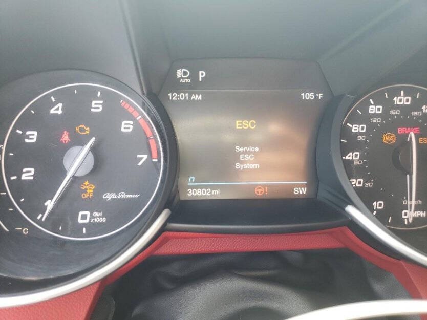 2021 Alfa Romeo Giulia Image 8